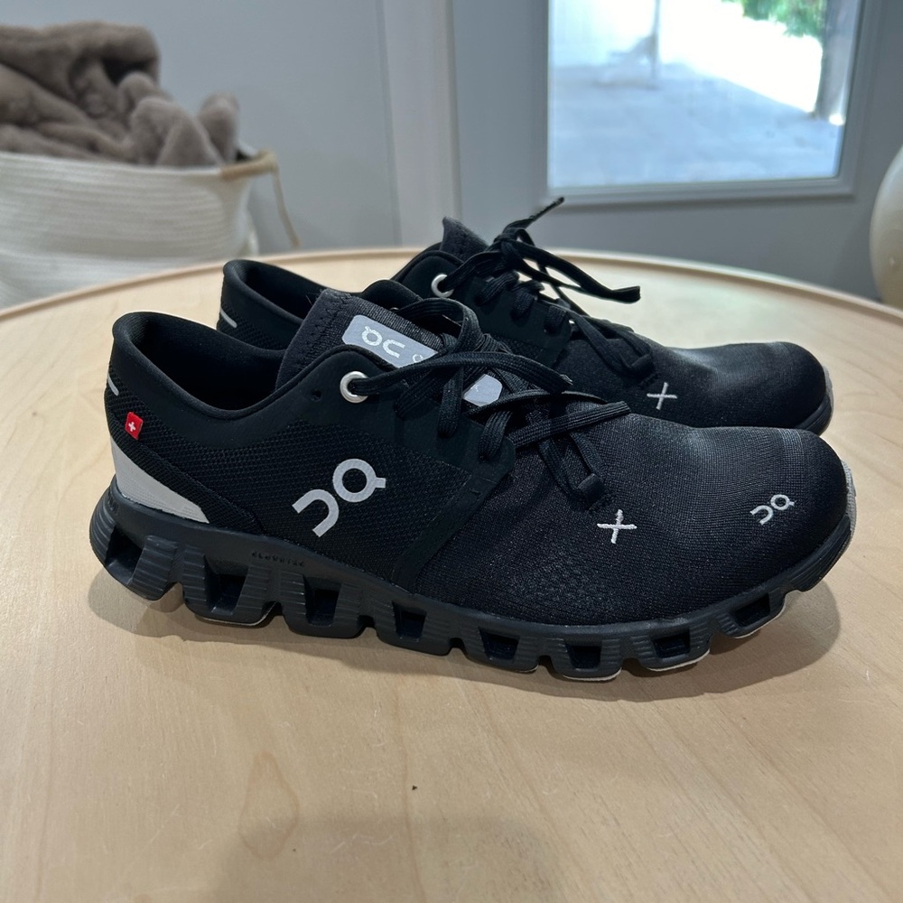 NWOT On Running On Cloud X Women’s size 7.5 Black